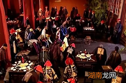 乾隆宴请3000老人吃饭 他们吃完饭后为何相继去世