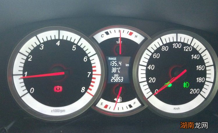 汽车水温忽高忽低怎么回事