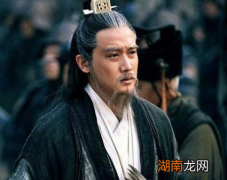 诸葛亮出山的真相是什么 诸葛亮是主动投靠还是三顾茅庐