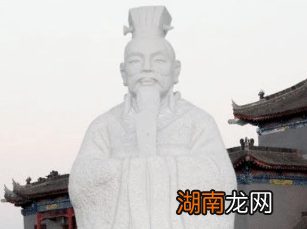 李斯才华出众,为什么胡亥与赵高的关系更为亲近?