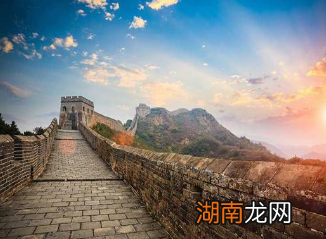 秦始皇那么强,为何不北伐反而修建长城呢?