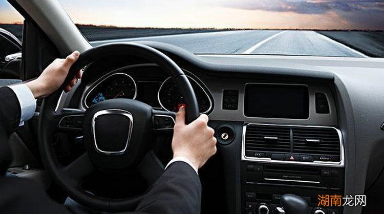 方向盘突然变轻了无阻力感是怎么回事