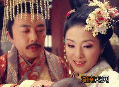 嬴政继位的时候并没有实权，他是如何除掉吕不韦的？