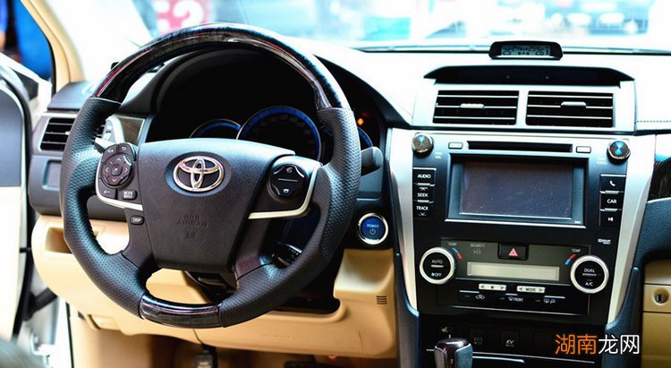 凯美瑞方向盘锁住了怎么解锁