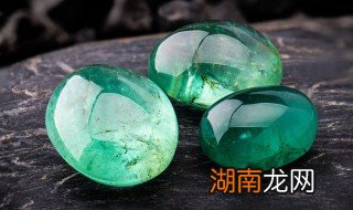 翡翠手镯里的色根是什么意思 翡翠的色根时指什么