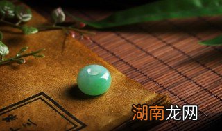 翡翠和金子一起佩戴怎么保养 金镯子和翡翠镯子怎么佩戴