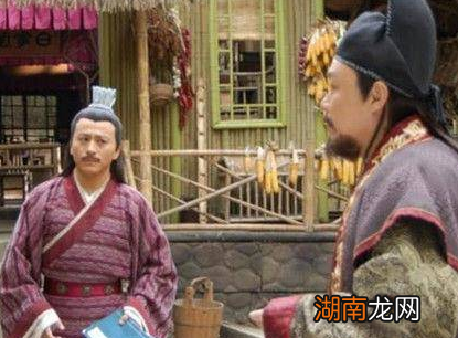 古代人总喜欢将东西放在袖口 古人放下袖口东西为何不掉下来