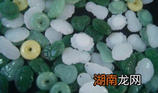 翡翠佛公为什么额头没点,佛像额头上没有点