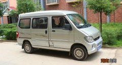 面包车油门踩不动怎么回事