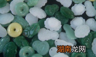 翡翠佛挂件怎么戴好看 女士戴翡翠挂件适合什么样的