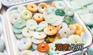 送小孩的翡翠送些什么,送孩子翡翠的寓意