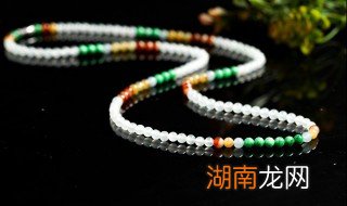 绿翡翠佛公镶嵌吊坠 绿翡翠佛的挂坠配什么线