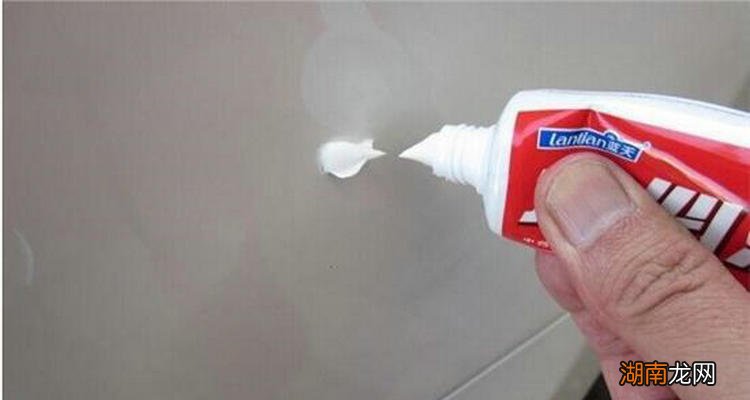 牙膏擦车漆划痕对车漆有损害吗