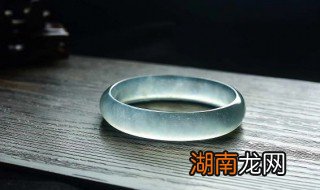 什么环境下挑选翡翠 翡翠的挑选从哪些方面
