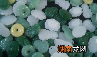 什么情况下翡翠用刀刮出划痕 翡翠用小刀有划痕吗