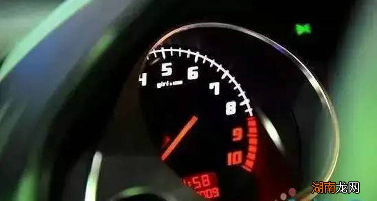 车速80以上时驾驶室有口哨声正常吗