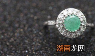 为什么翡翠表面会有坑,翡翠珠子表面有坑