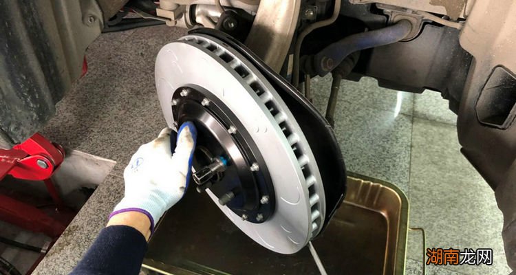 换了刹车盘以后为什么吱吱响