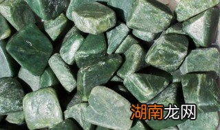 翡翠表面有层膜 翡翠膜什么意思