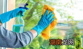 擦玻璃怎么擦又快又干净 如何擦玻璃比较干净