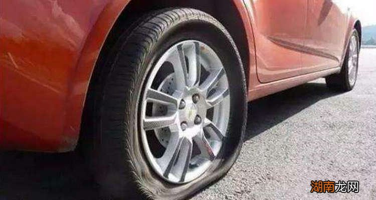 轿车轮胎侧面划伤多深要换