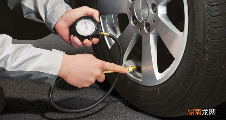汽车轮胎多久充一次气