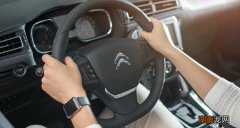 方向盘左右晃动是什么原因