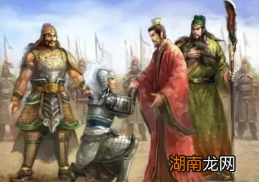 公孙瓒为什么允许手下赵云跟随刘备？当时的情况是怎样的？