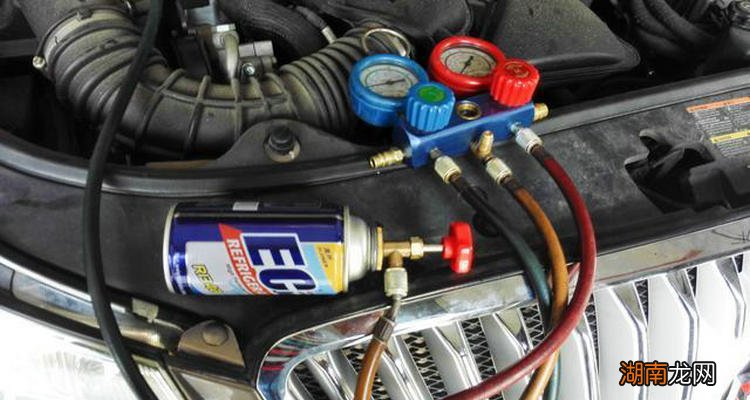 如何进行汽车空调制冷系统抽真空