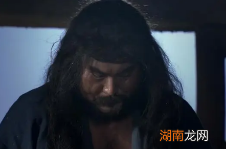 韩信被贬为淮阴侯，为何在没兵权的情况下谋反？