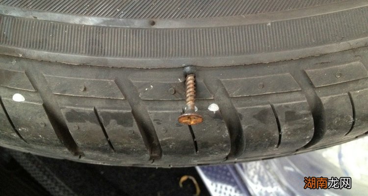 轮胎侧面扎了钉子可以补吗