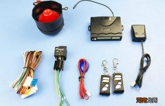 汽车停着突然发出警报声