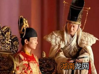 年轻的崇祯帝为何能轻易铲除魏忠贤呢?