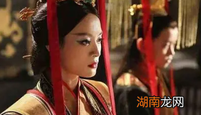 历史上秦朝3代君主没有一个皇后，这是为什么？