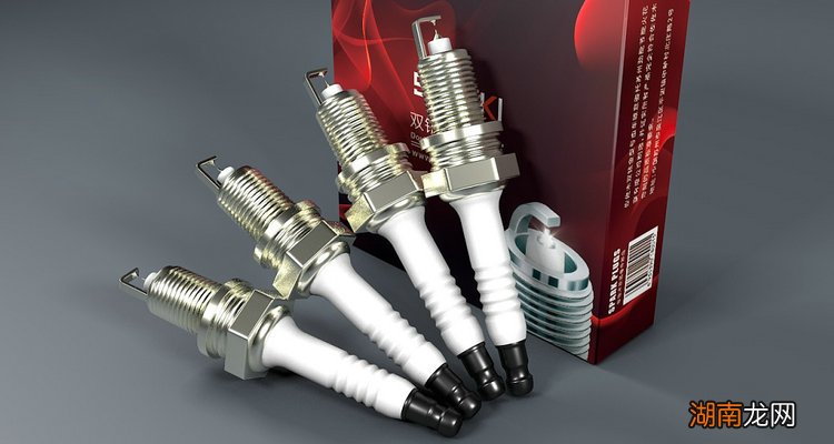 火花塞孔里有机油如何清理