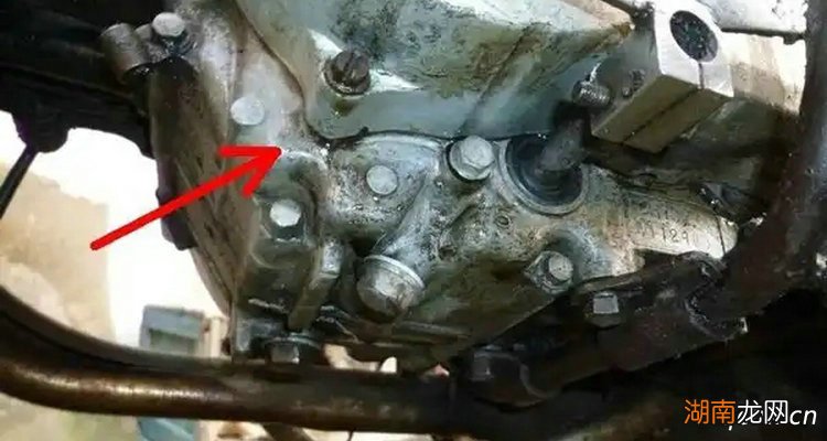 汽车漏机油是什么原因