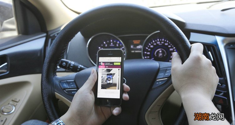 车载行车记录仪怎么连接手机