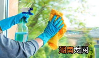 高层楼房外面的窗户怎么擦 擦高层楼房外面窗户的方法