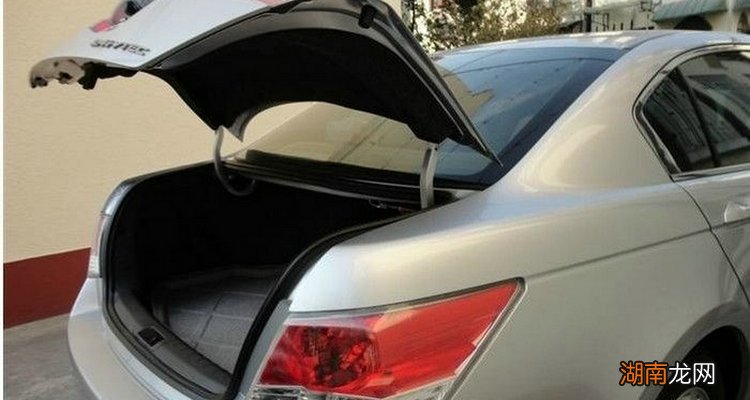 suv后备箱怎么自动弹开