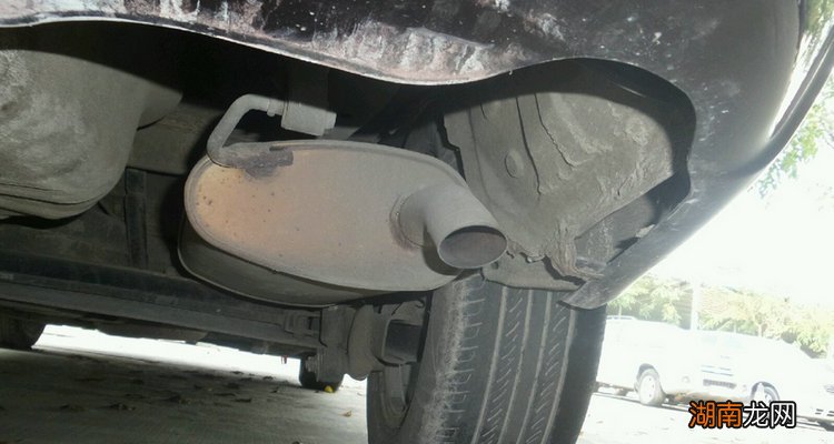 排气管汽油味很重是什么原因