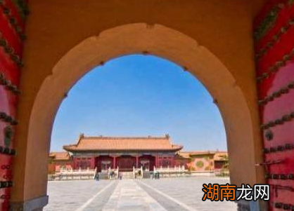 古代城门为什么要选择往里开 往外开不是更好吗