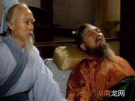 关羽受伤前华佗就已经死了 给关羽刮骨疗毒的人是谁