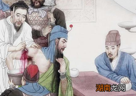 关羽受伤前华佗就已经死了 给关羽刮骨疗毒的人是谁