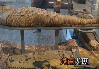 古埃及人为何要把死者做成木乃伊呢?