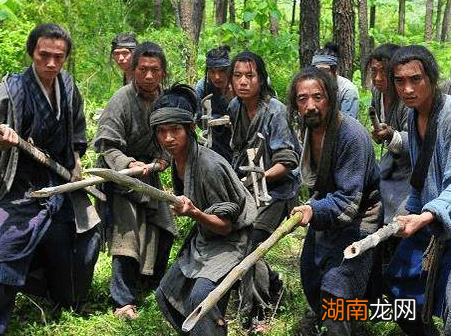 古代犯人再被流放的时候 古人为何不直接选择跑路