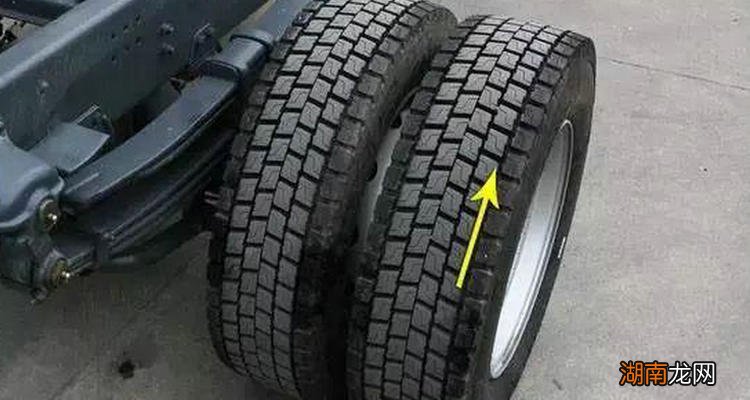 轮胎对称花纹跟非对称花纹哪个好