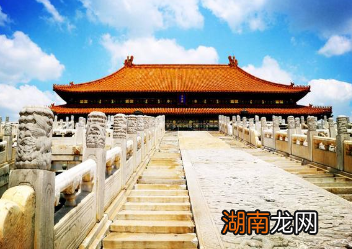 李自成出生在怎样的历史背景下?起义规模庞大却被清军镇压