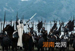 曹操如此谨慎,为何赤壁之战会轻信庞统黄盖呢?