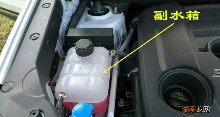 雨刮器水箱漏水怎么办