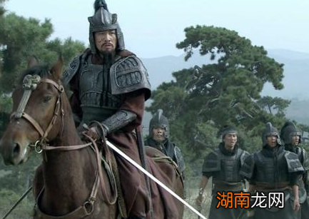 刘备大半生都在颠沛流离 曹操为何还对刘备刮目相看